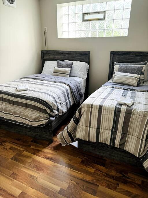 5 Bed 4 Bathroom In 10min Drive From Downtown Apartment *