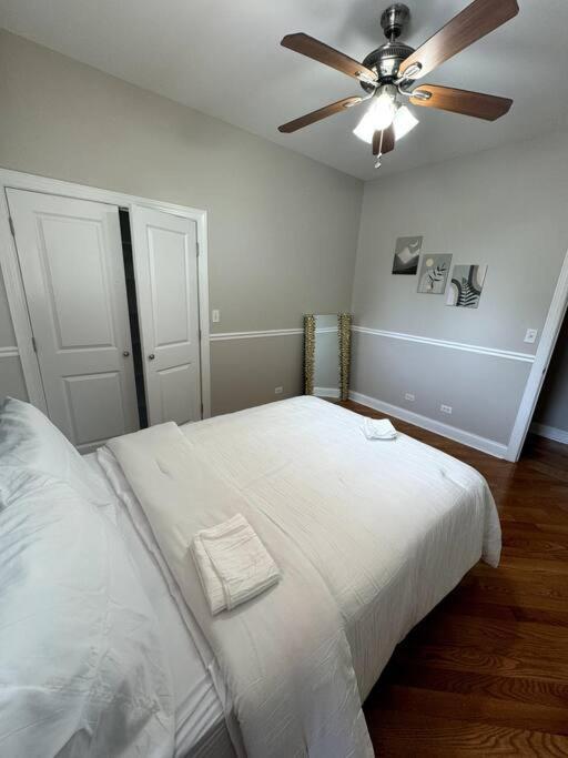 Apartment 5 Bed 4 Bathroom In 10min Drive From Downtown Chicago