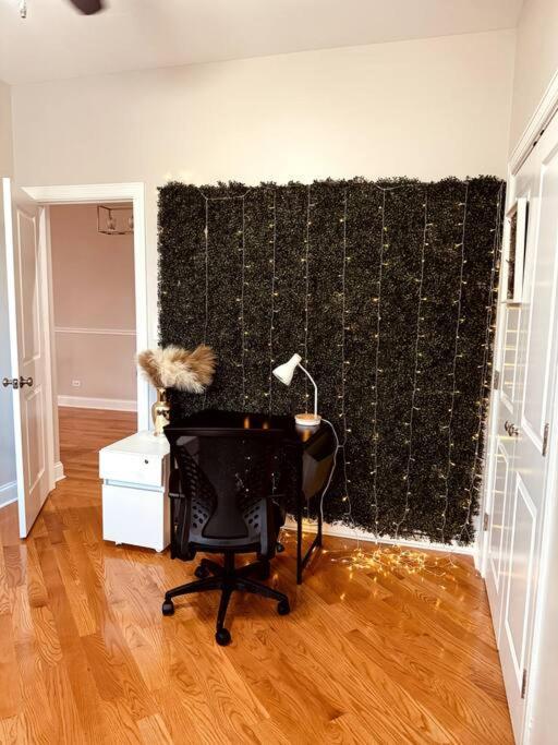 5 Bed 4 Bathroom In 10min Drive From Downtown *