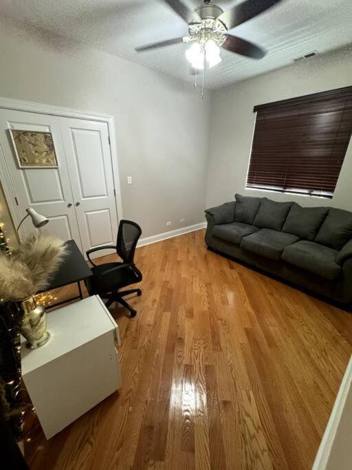 Apartment 5 Bed 4 Bathroom In 10min Drive From Downtown *