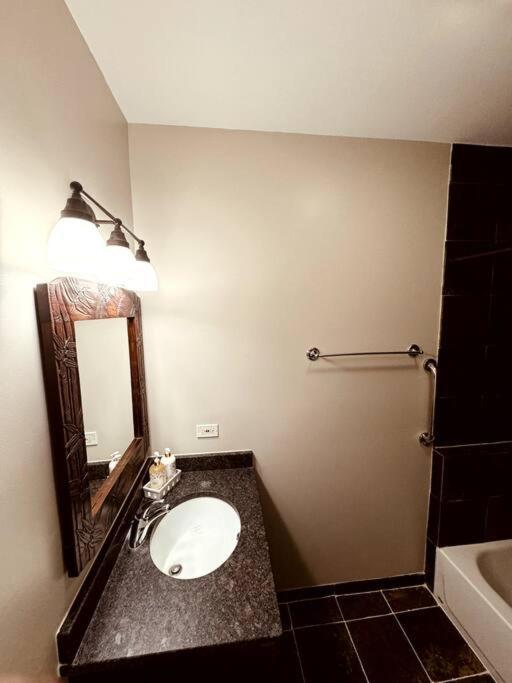 5 Bed 4 Bathroom In 10min Drive From Downtown * Chicago