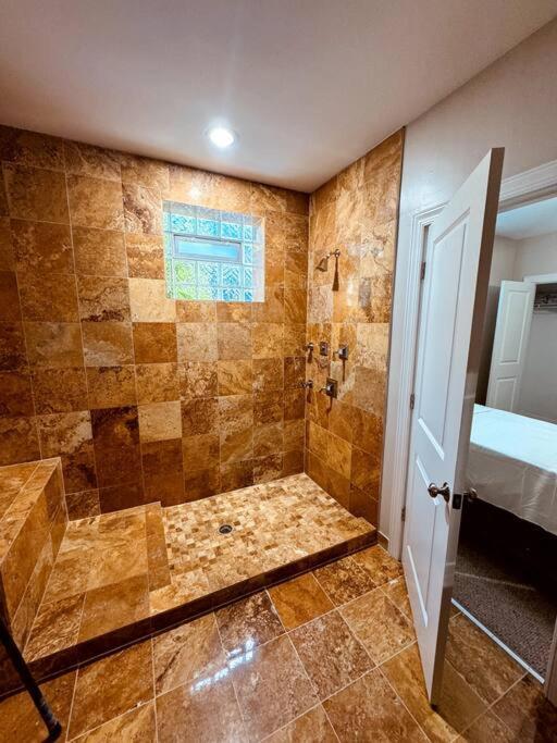 5 Bed 4 Bathroom In 10min Drive From Downtown Apartment Chicago