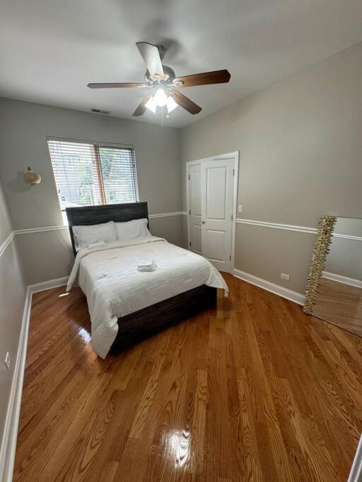 Apartment 5 Bed 4 Bathroom In 10min Drive From Downtown Chicago