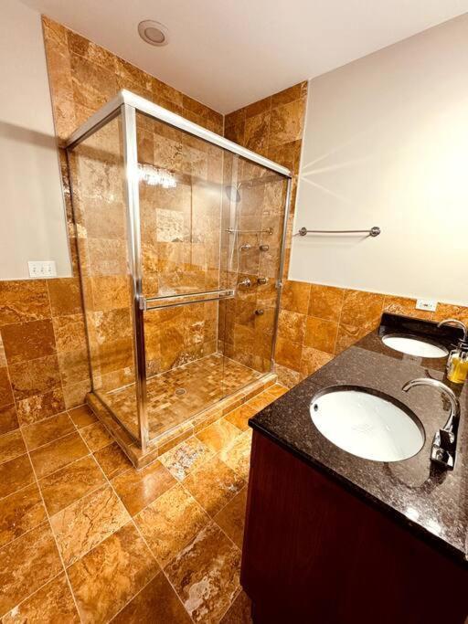 Apartment 5 Bed 4 Bathroom In 10min Drive From Downtown