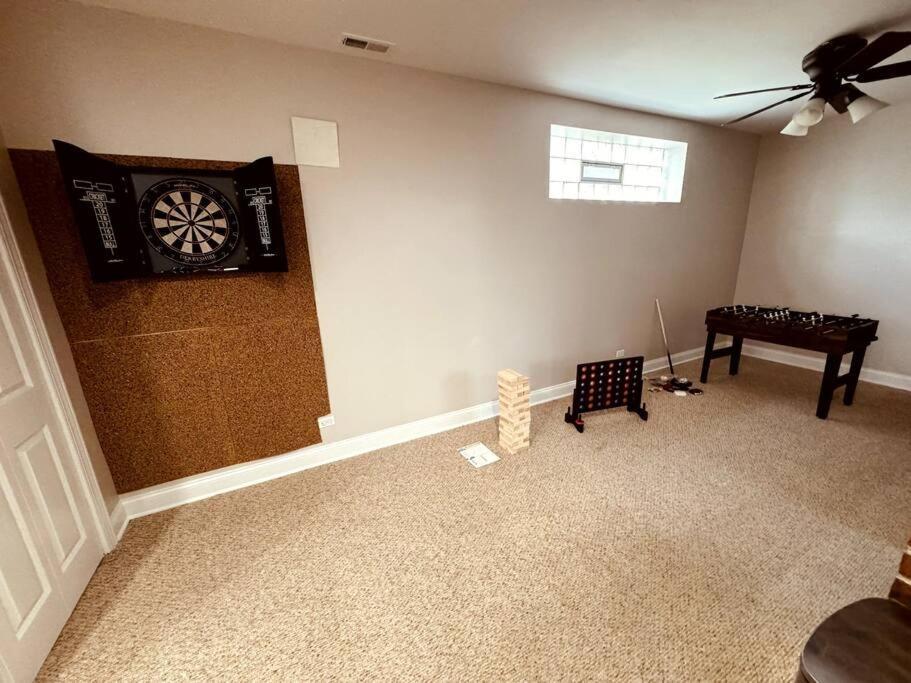 Apartment 5 Bed 4 Bathroom In 10min Drive From Downtown Chicago