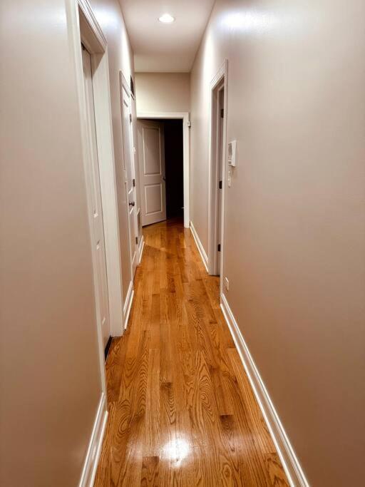 5 Bed 4 Bathroom In 10min Drive From Downtown Chicago