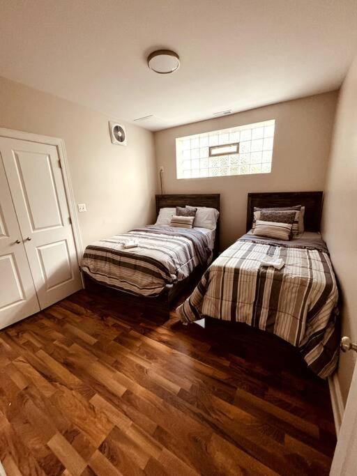 5 Bed 4 Bathroom In 10min Drive From Downtown Apartment