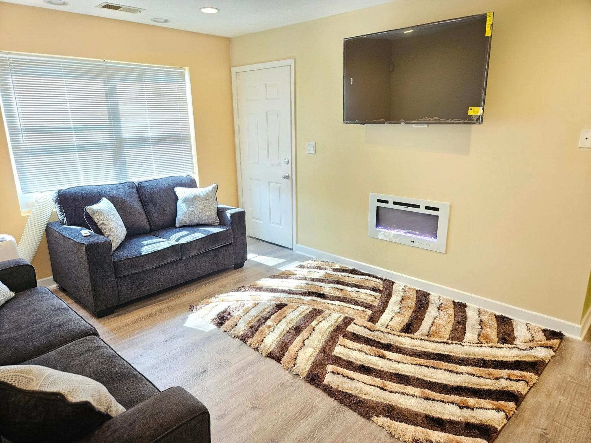 Titi's Southside Abode Apartment