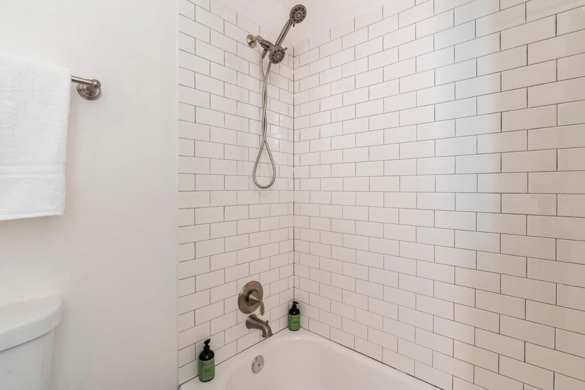Cozy 2 Bedroom 1 Ba Flat Just 10 Mins From Downtown Apartment