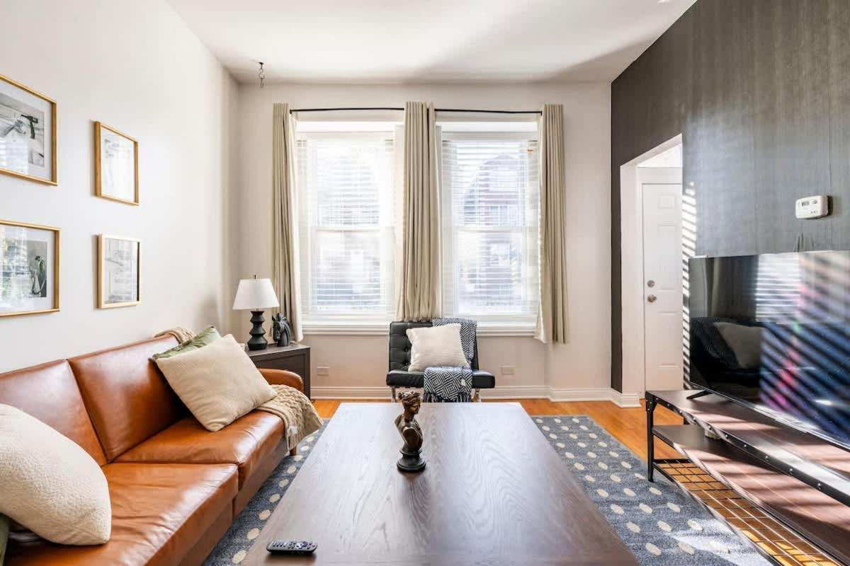 Cozy 2 Bedroom 1 Ba Flat Just 10 Mins From Downtown *
