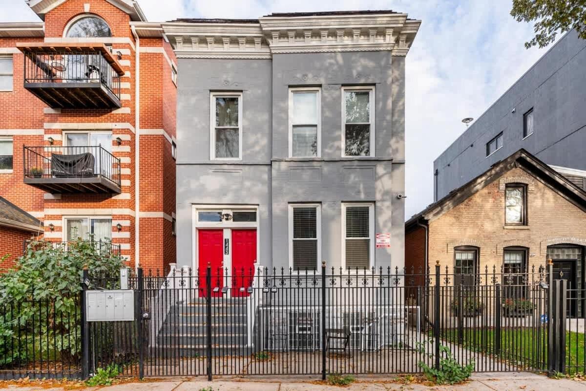 Cozy 2 Bedroom 1 Ba Flat Just 10 Mins From Downtown Apartment Chicago