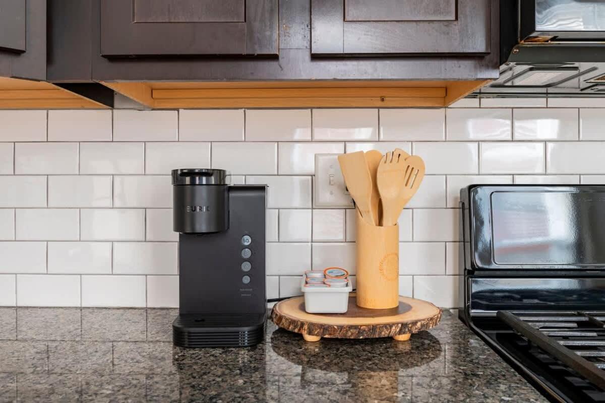 Cozy 2 Bedroom 1 Ba Flat Just 10 Mins From Downtown Apartment