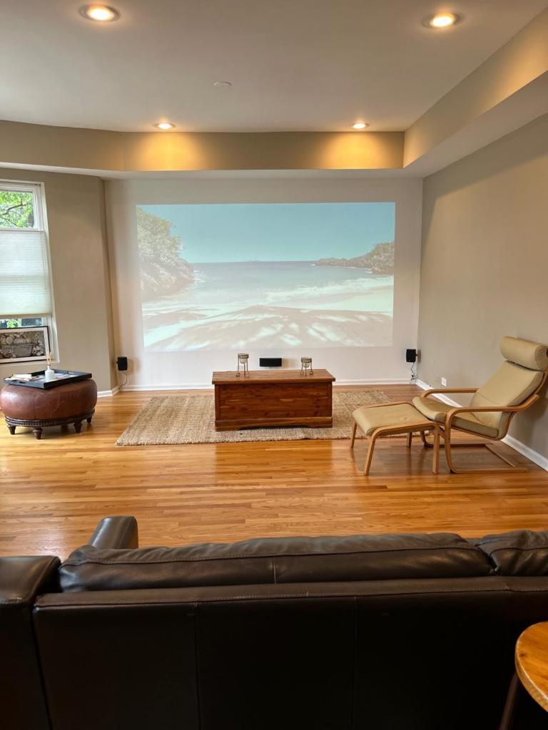Gorgeous North Kenwood Hyde Park Unit *