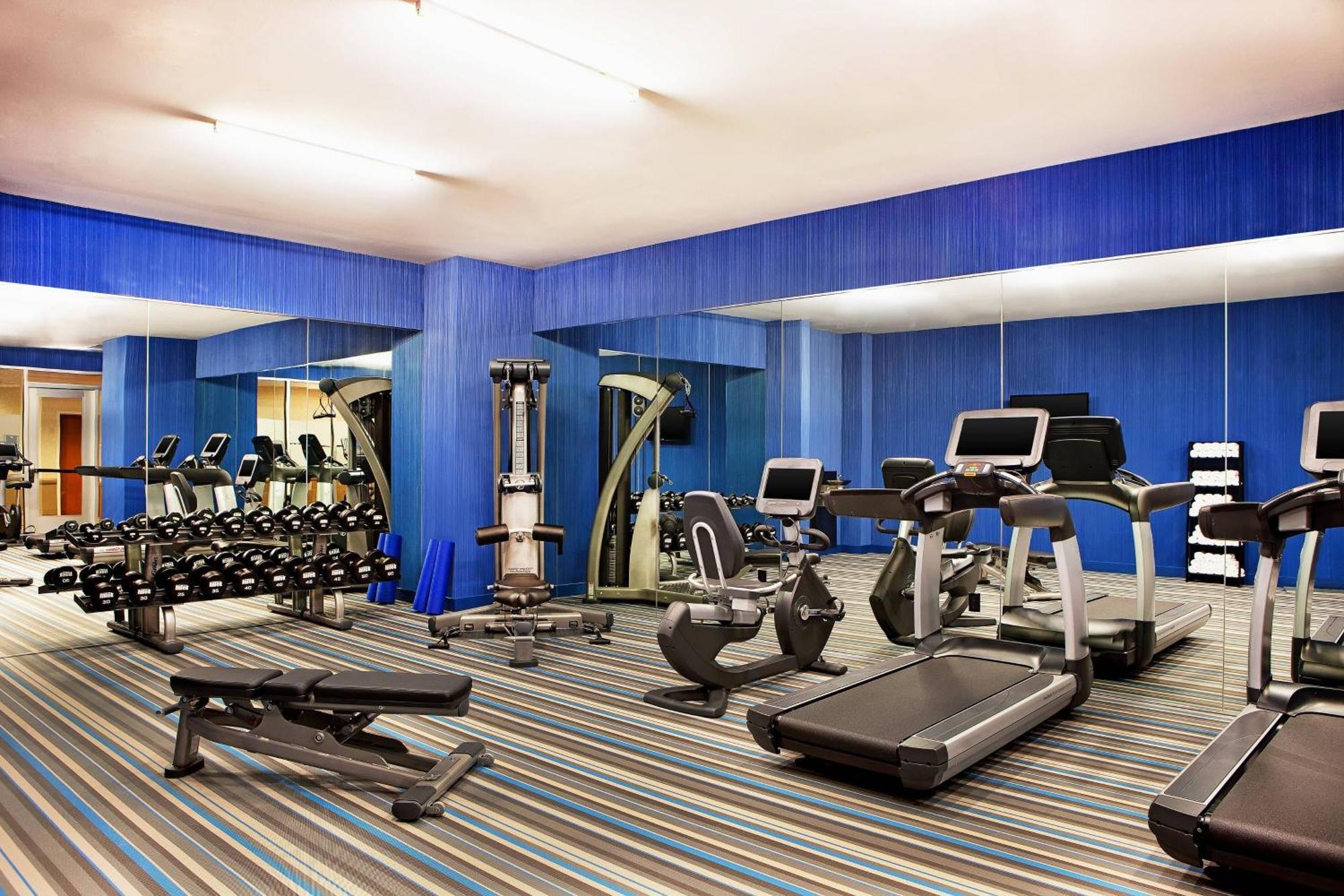 Aloft Downtown River North 3*