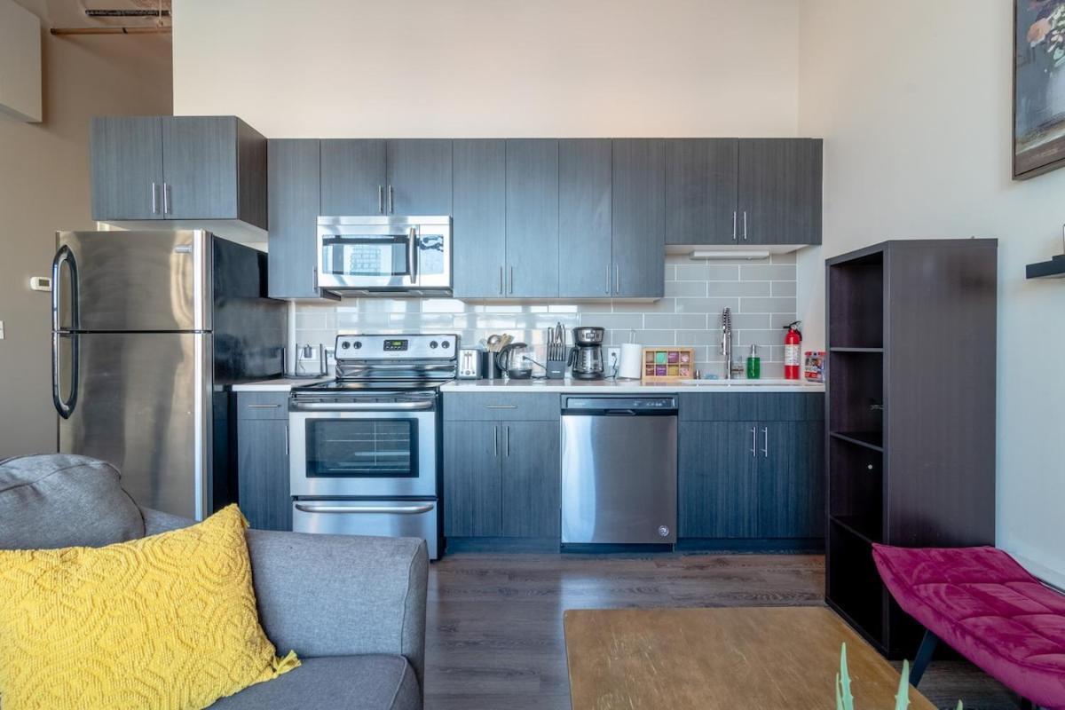 Mccormick Place With Optional Parking And Sleeps Up To 4 Apartment