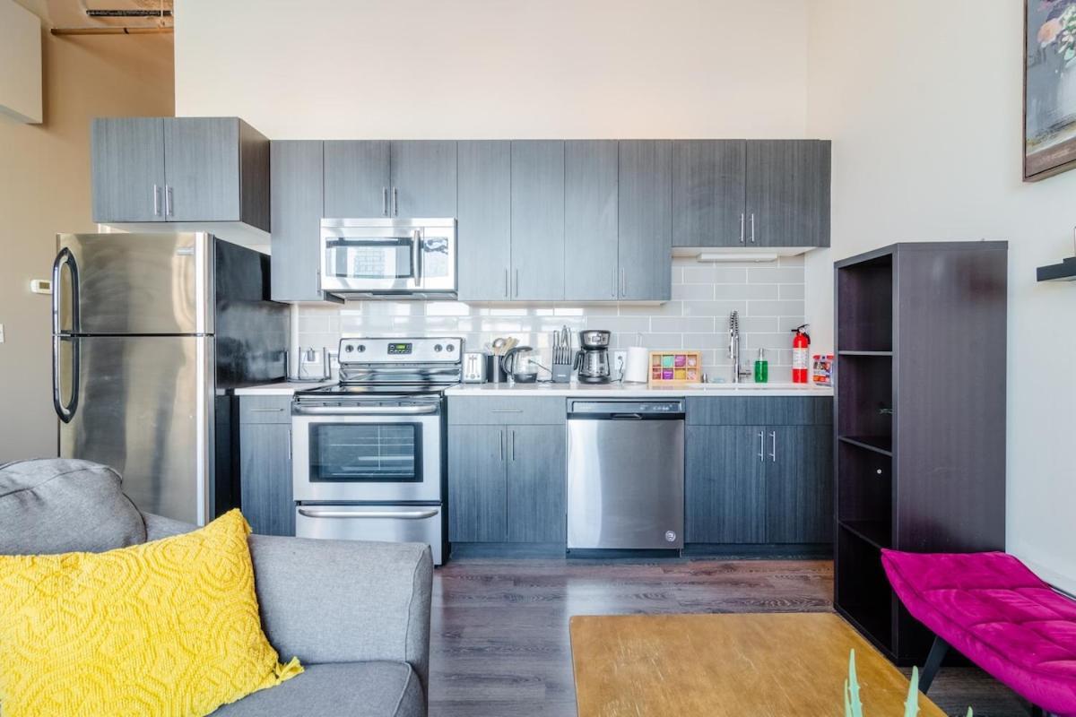 Mccormick Place With Optional Parking And Sleeps Up To 4 Apartment