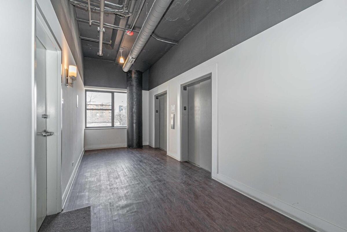 Mccormick Place With Optional Parking And Sleeps Up To 4 Apartment