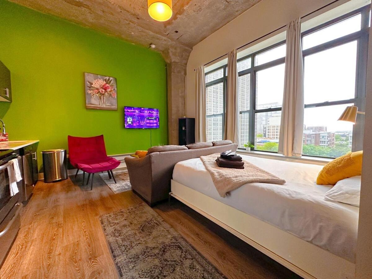 Apartment Mccormick Place With Optional Parking And Sleeps Up To 4