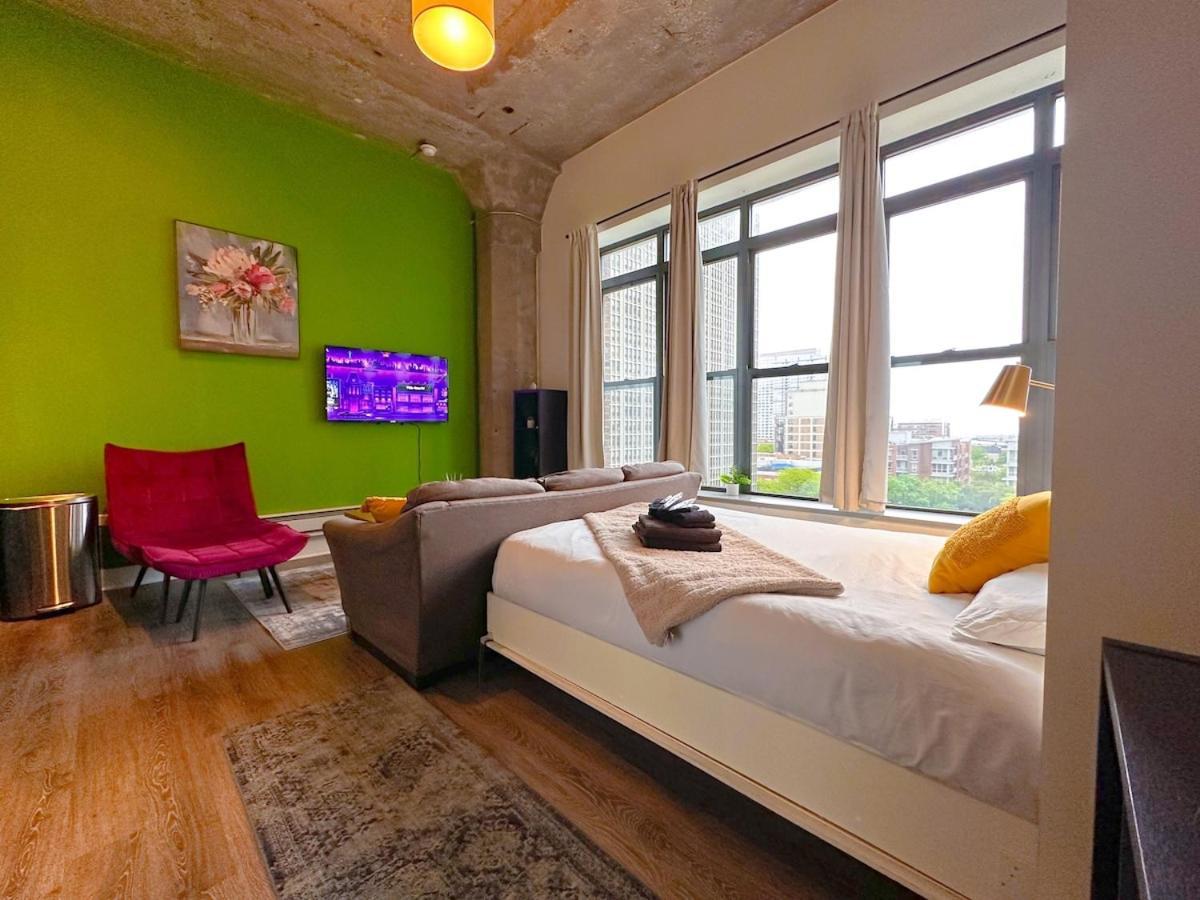 Apartment Mccormick Place With Optional Parking And Sleeps Up To 4