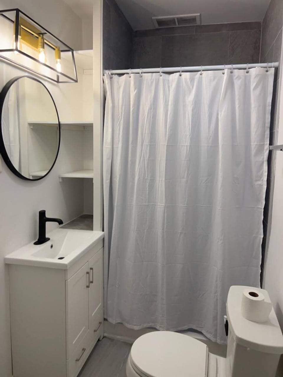Lovely 2 Bedroom With Direct Porch Access Apartment Chicago