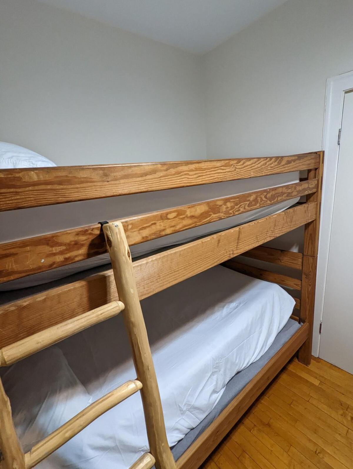 Lovely 2 Bedroom With Direct Porch Access * Chicago