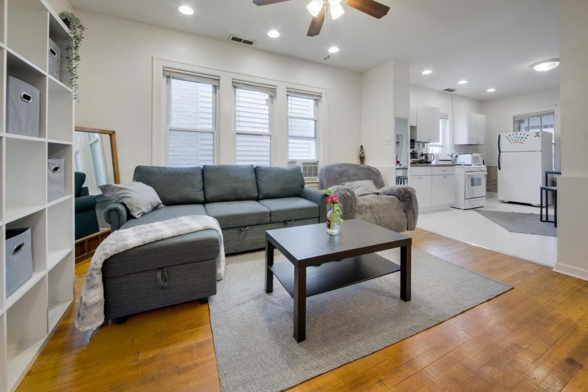 Lovely 2 Bedroom With Direct Porch Access Apartment *