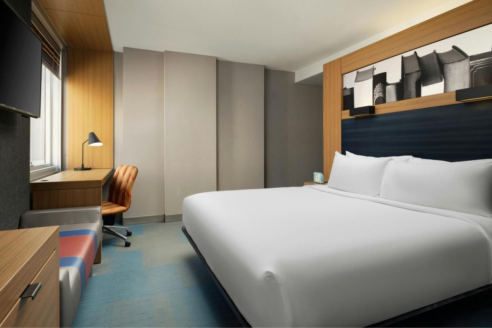 Aloft Downtown River North Hotel Chicago
