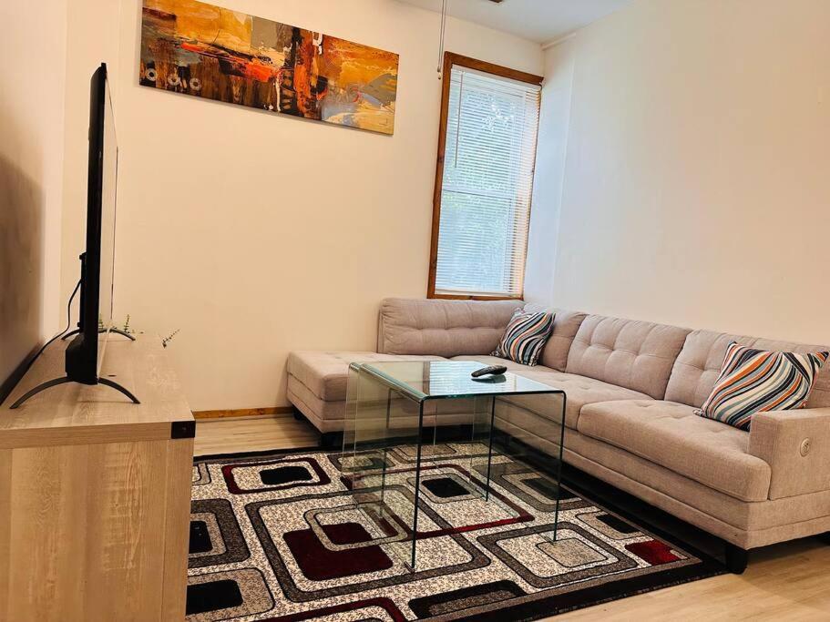 Greater Grand Crossing/hyde Park Apartment