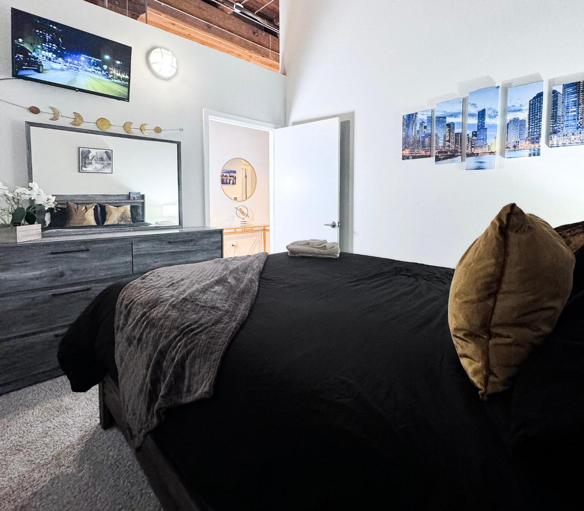 Luxery - Themed Units! Close To Downtown, Mccormick Place & Wintrust Arena