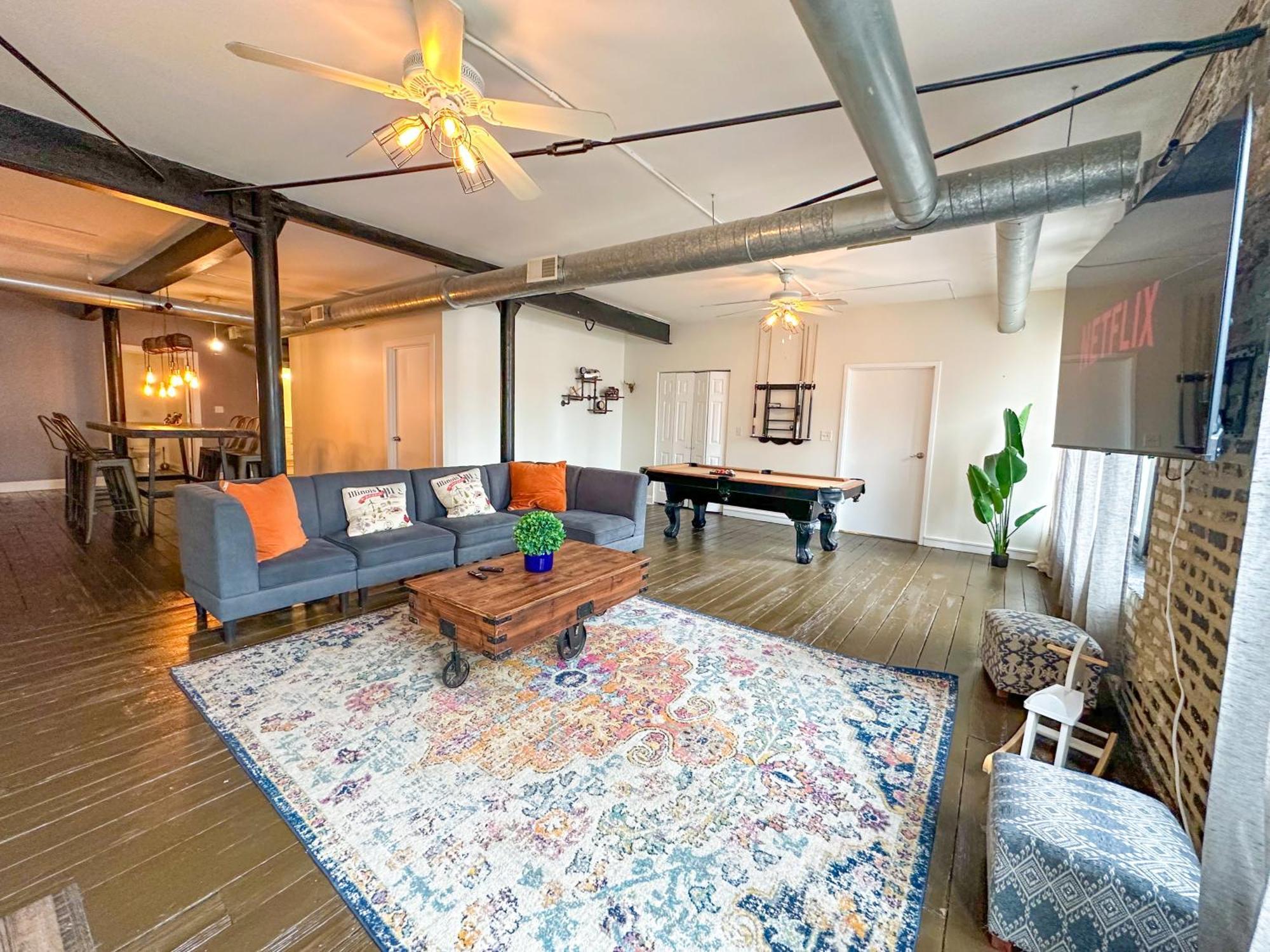 Mccormick Huge 3br With Pool Table, Optional Parking For Up To 8 Guests Apartment