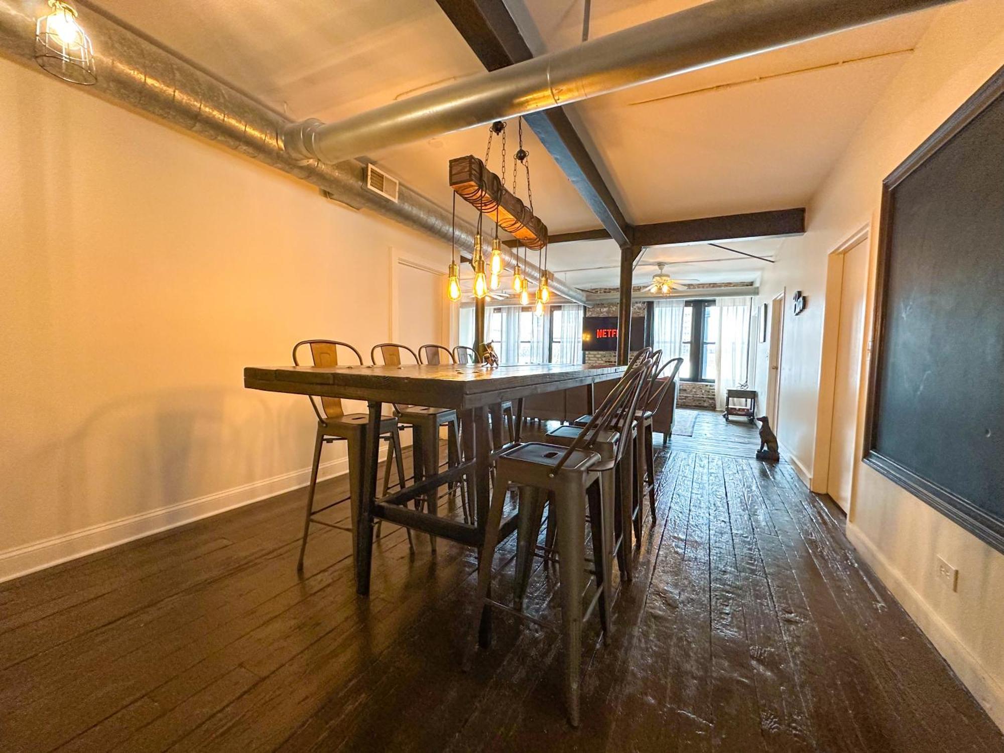 Mccormick Huge 3br With Pool Table, Optional Parking For Up To 8 Guests