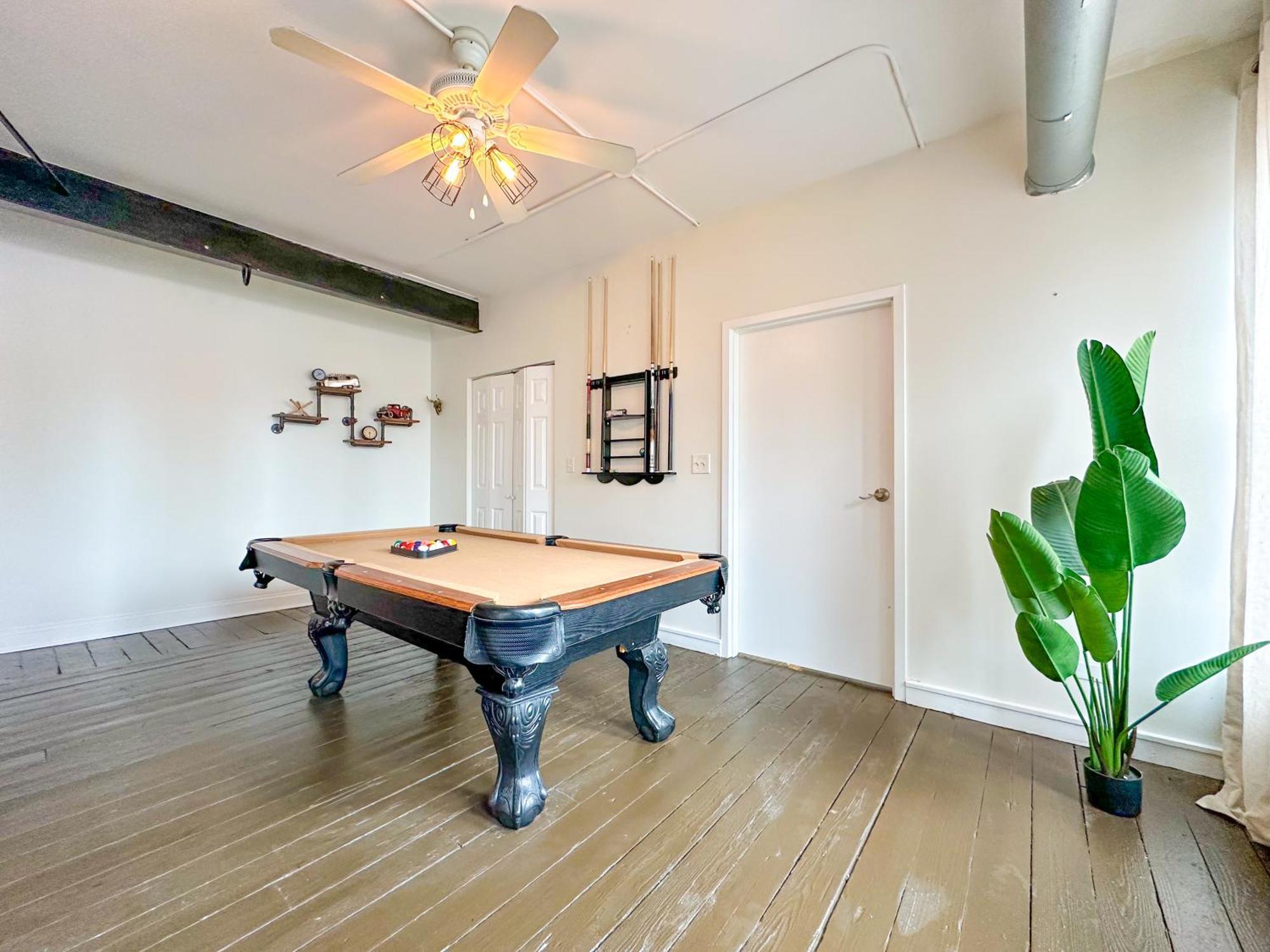Mccormick Huge 3br With Pool Table, Optional Parking For Up To 8 Guests Apartment