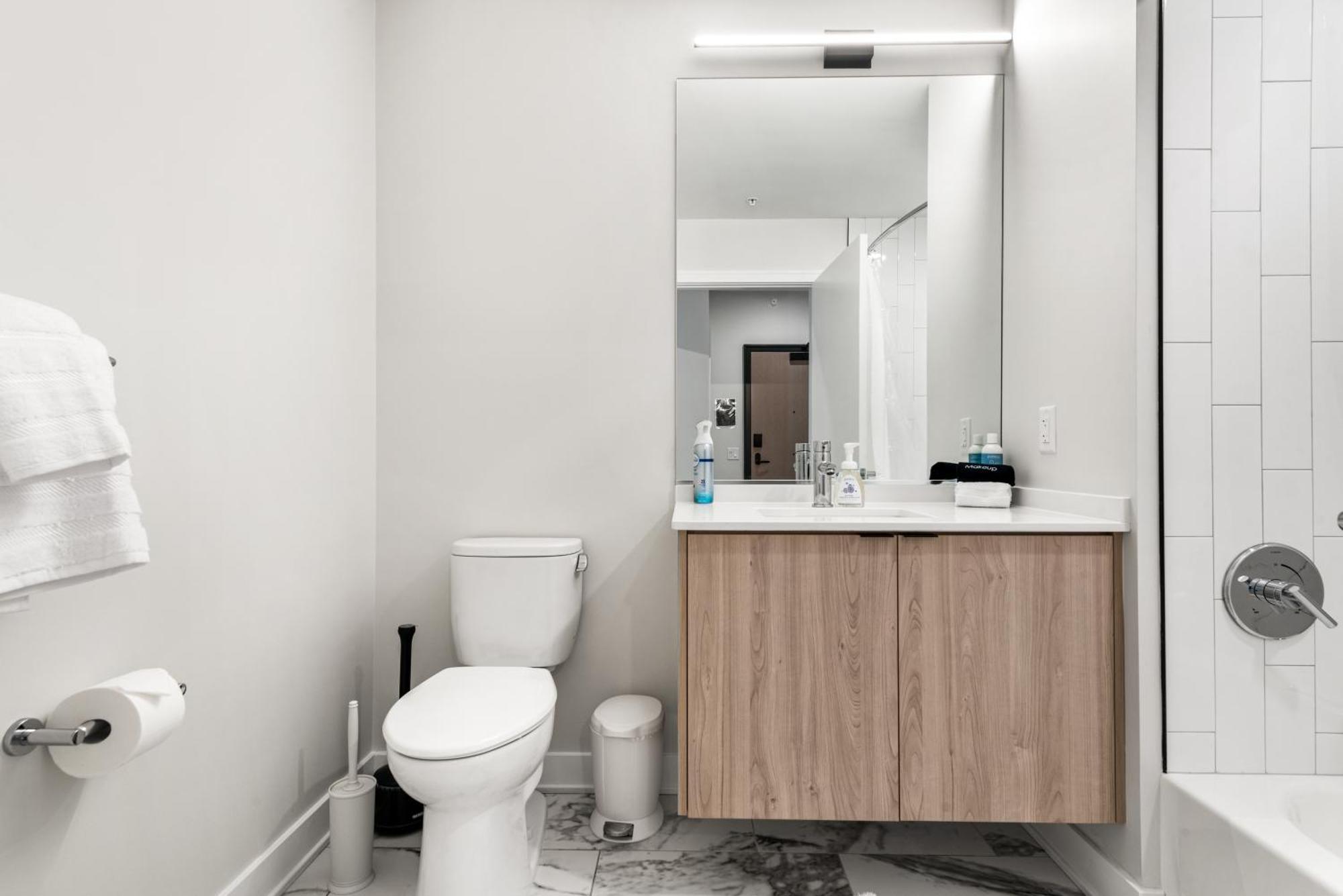 Avra Stylish Prime West Loop Location Near Union Park Apartment Chicago