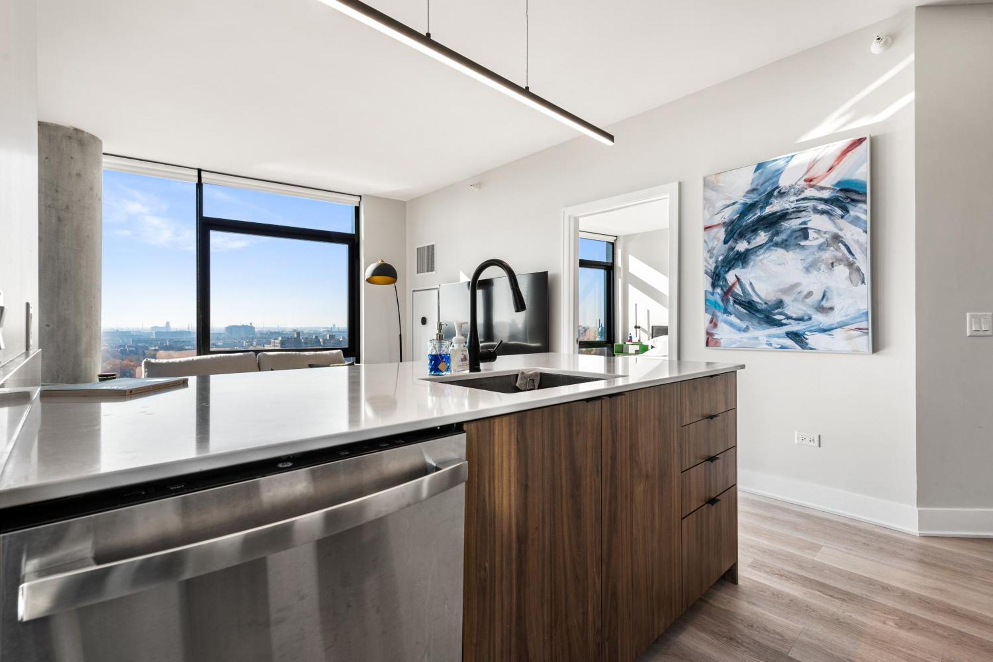 Avra Stylish Prime West Loop Location Near Union Park *