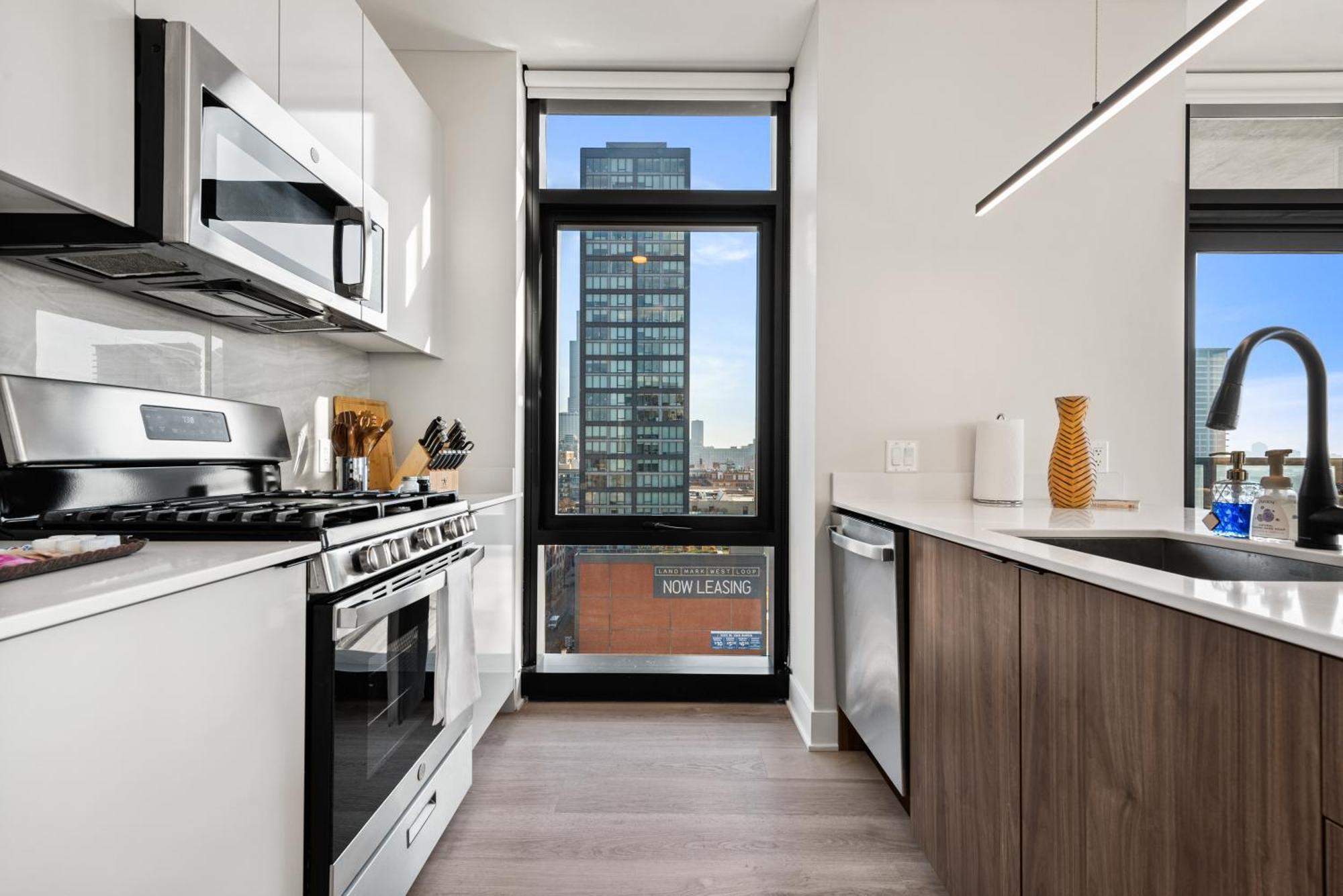 Avra Stylish Prime West Loop Location Near Union Park