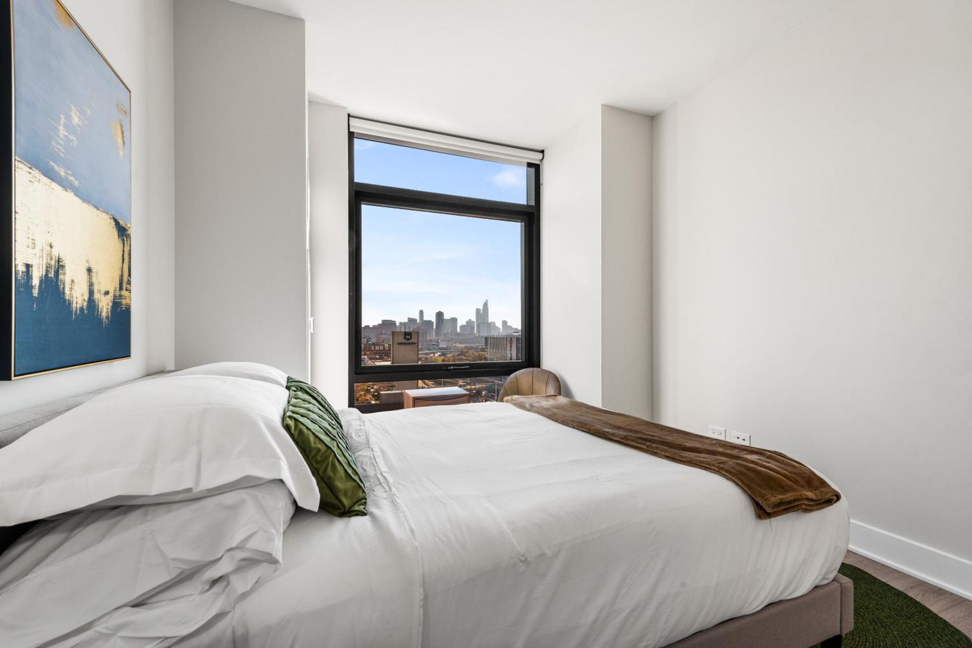 Avra Stylish Prime West Loop Location Near Union Park *