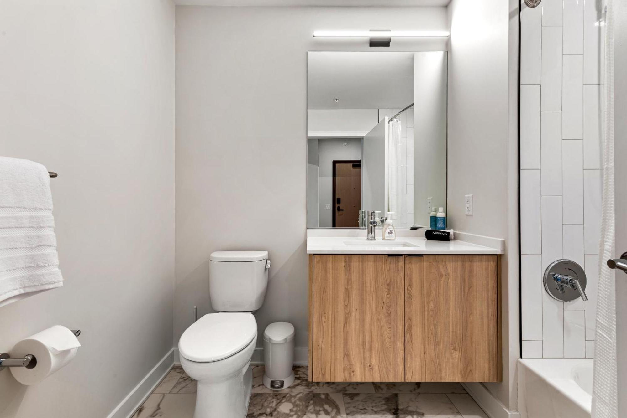 Avra Stylish Prime West Loop Location Near Union Park Apartment *