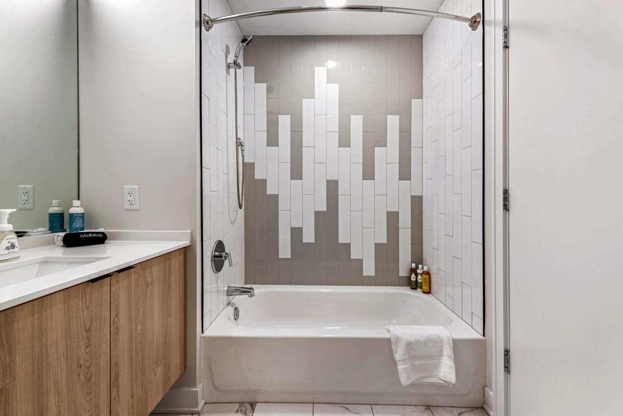 Avra Stylish Prime West Loop Location Near Union Park Apartment Chicago