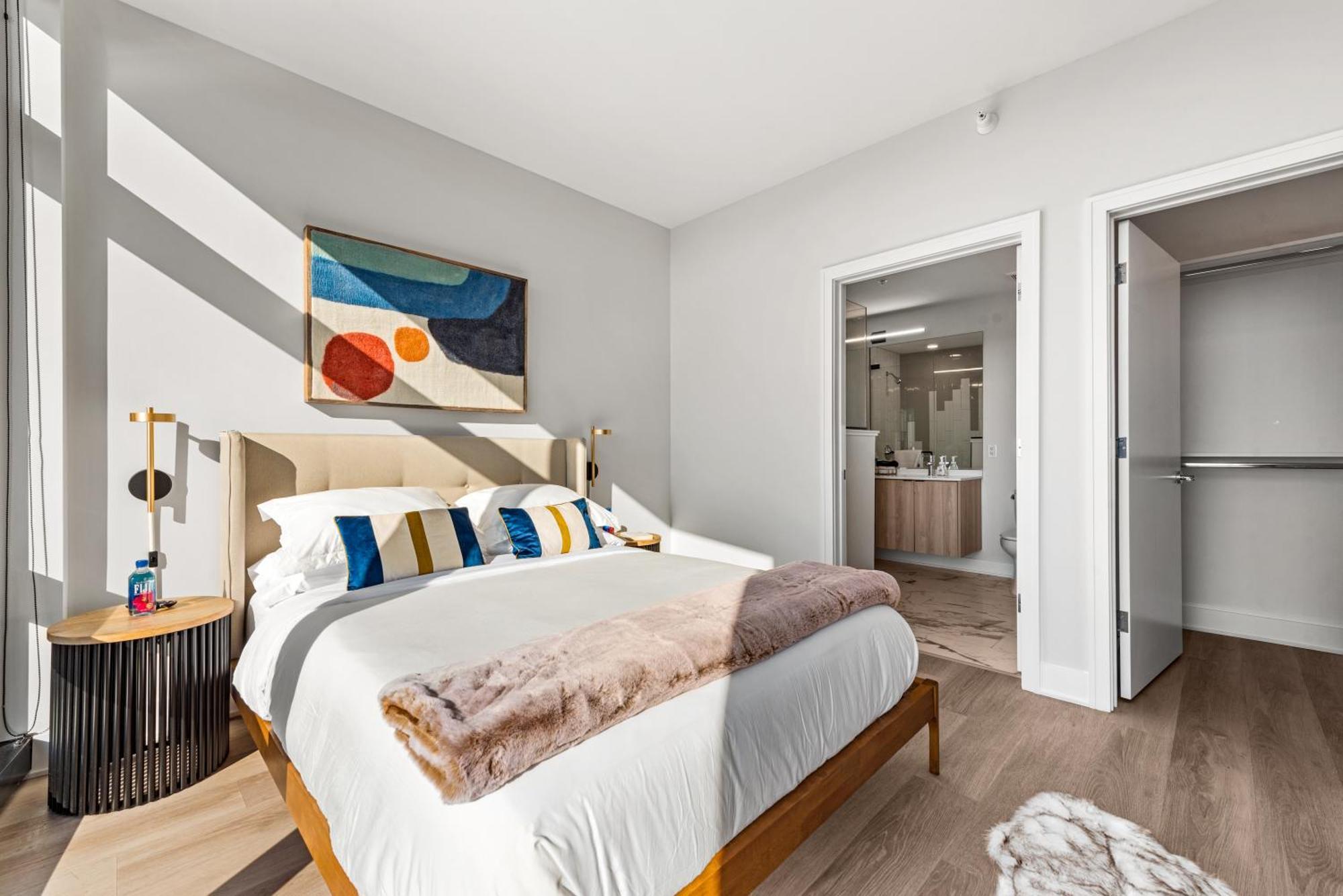 Avra Stylish Prime West Loop Location Near Union Park Apartment