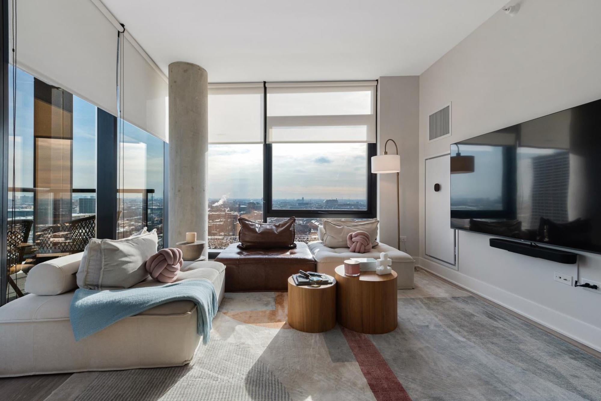 Avra Stylish Prime West Loop Location Near Union Park Apartment Chicago