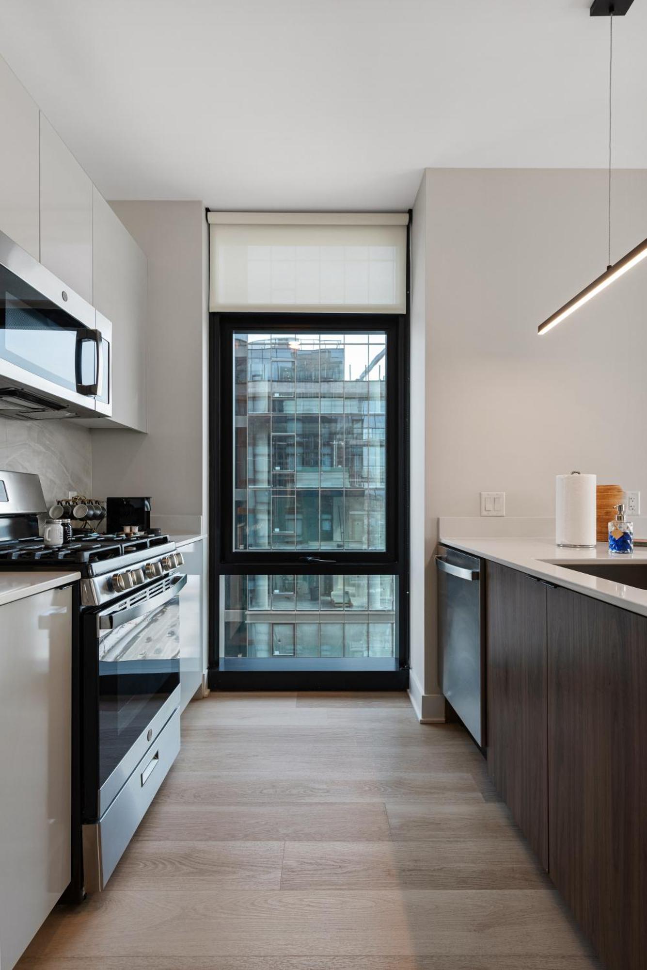 Avra Stylish Prime West Loop Location Near Union Park *