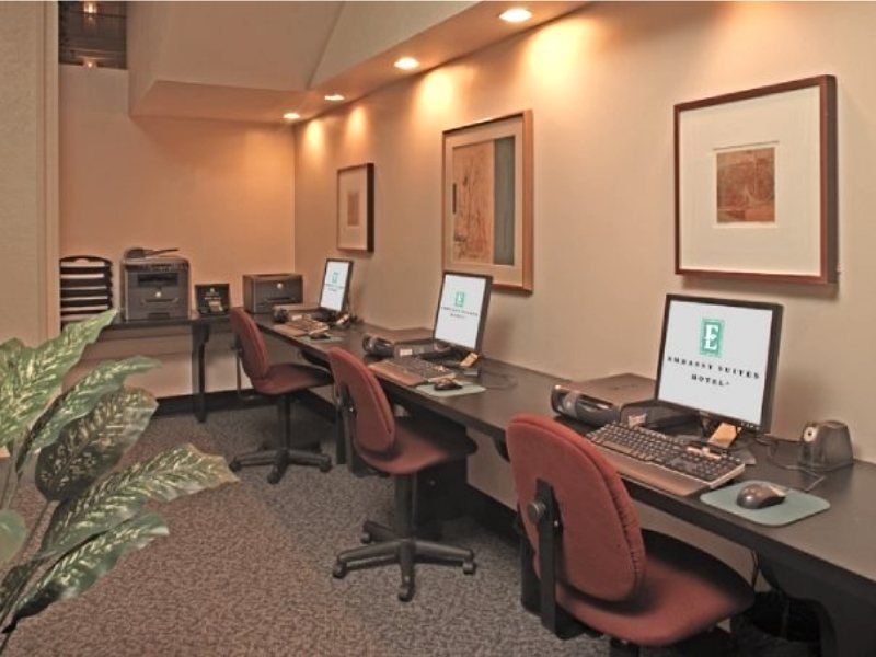 Hotel Embassy - Downtown River North 3*