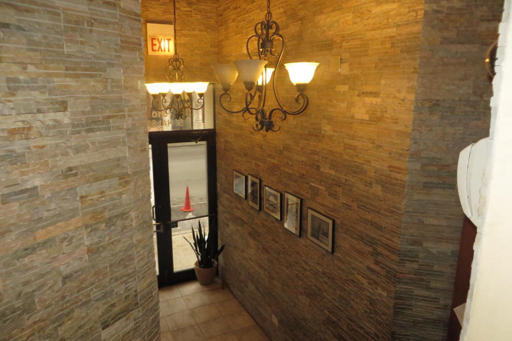 Parthenon Hostel *
