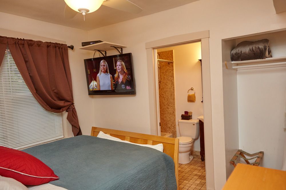 Bed & Breakfast Ray's Bucktown 3*