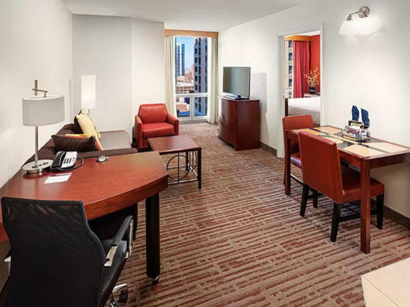 By Marriott Downtown/river North Hotel