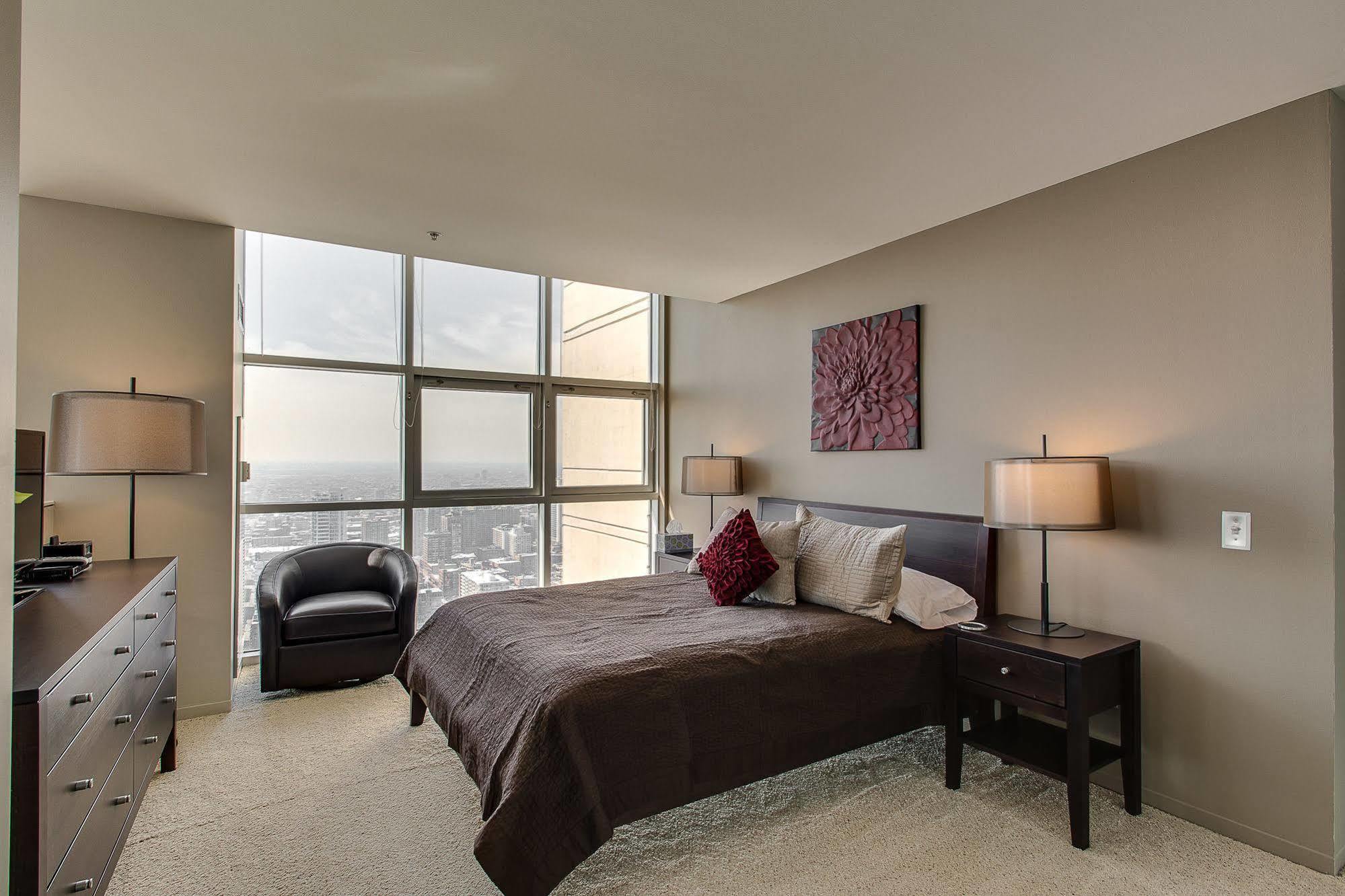The Penthouse At Grand Plaza Chicago