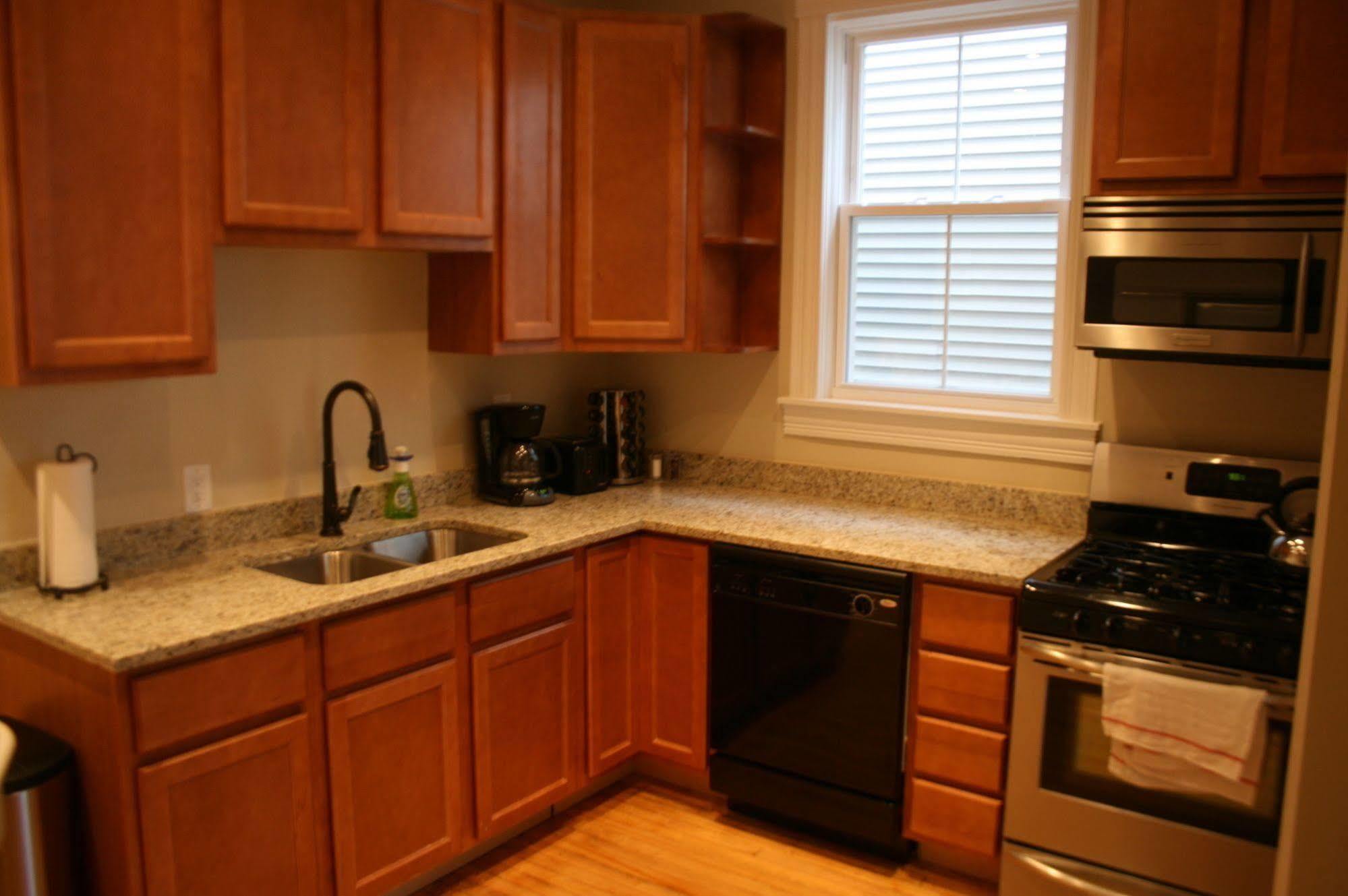 Roscoe Village 3*