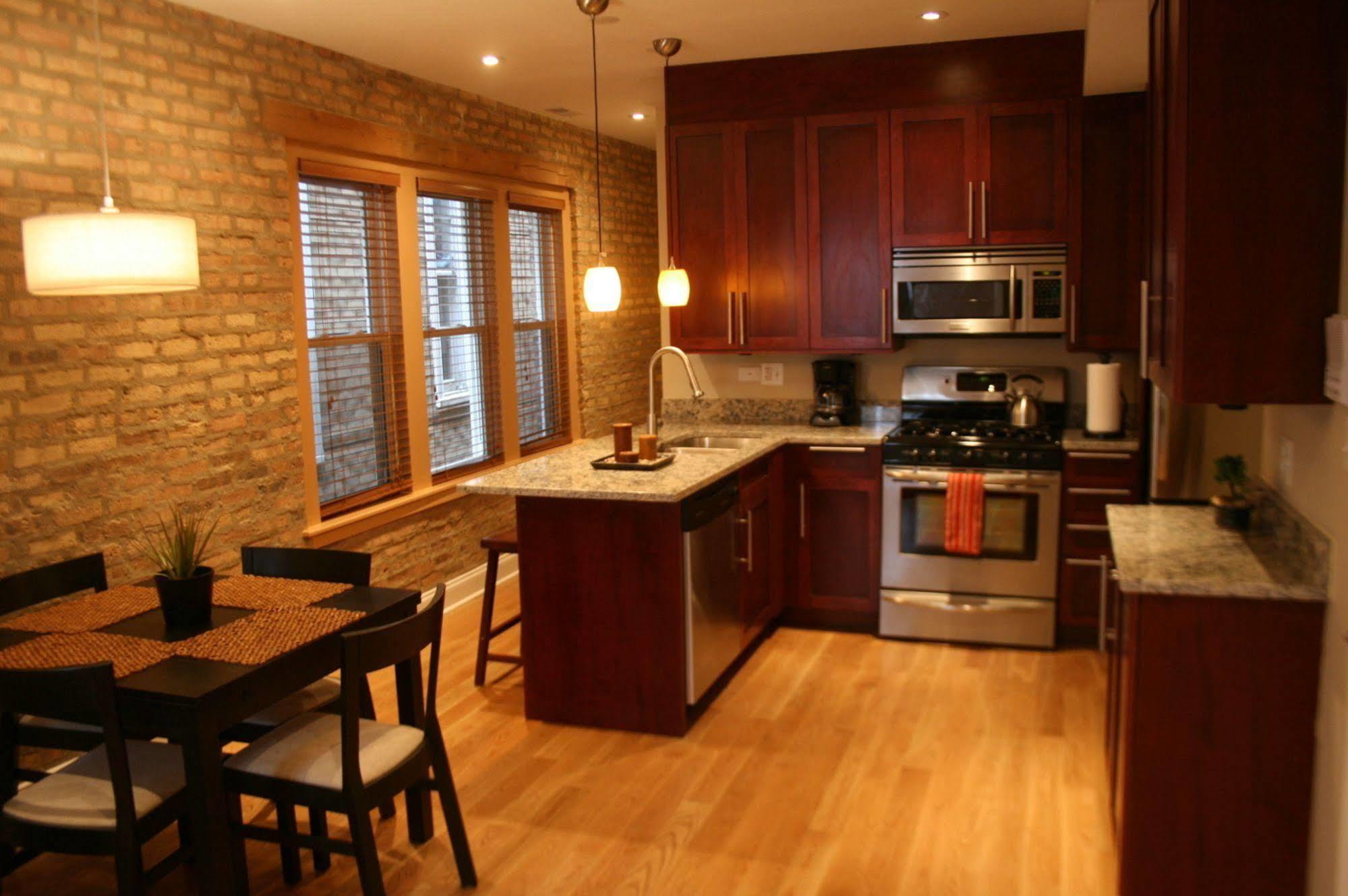 Roscoe Village Hotel 3*
