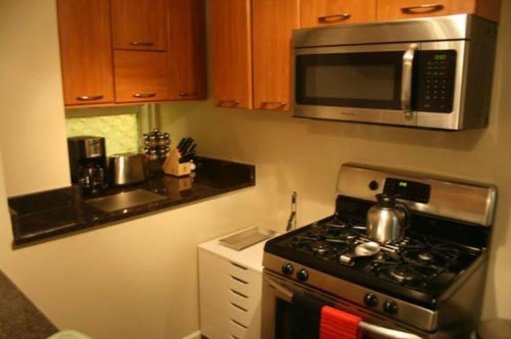 Roscoe Village 3*