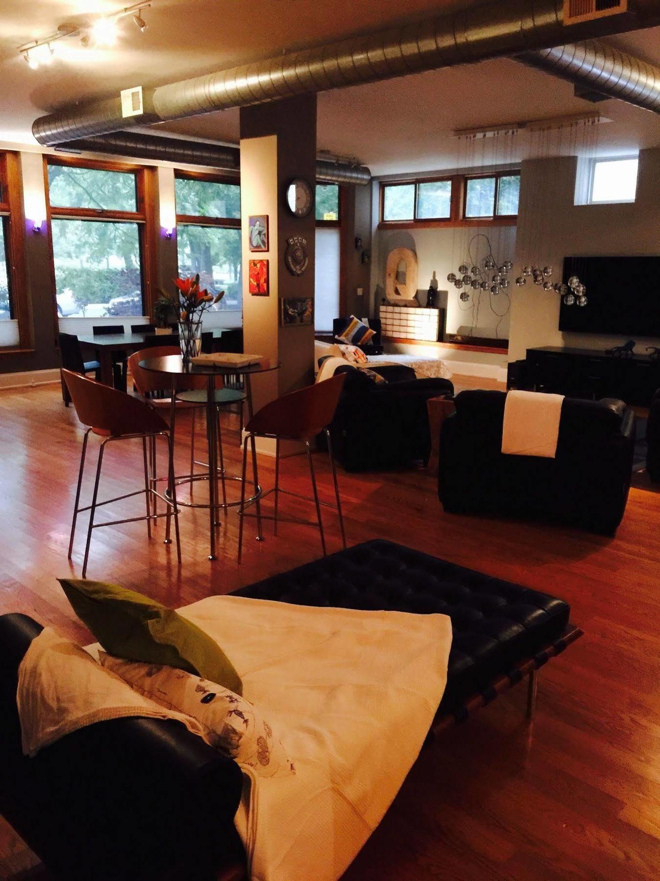 House 5863- Chicago's Premier Bed & Breakfast Chicago